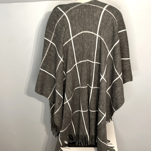 LOFT Gray Plaid Shawl - Picture 3 of 4